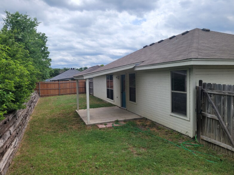 Building Photo - 711 Jorgette Dr