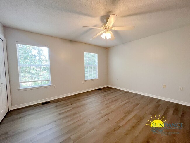 Building Photo - Spacious 2 Bedroom Townhouse near Hurlburt...