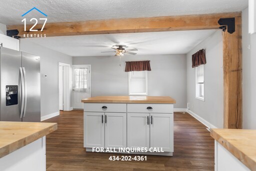 Building Photo - Two Bedroom Two Bath Single Family Home