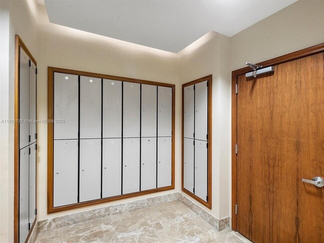 Building Photo - 1060 Brickell Ave