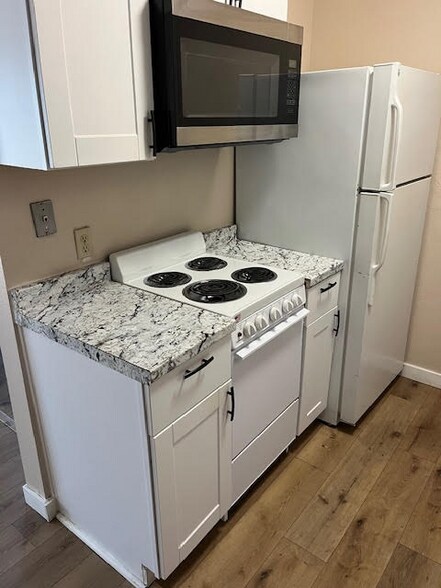 Building Photo - 6650 Amherst St