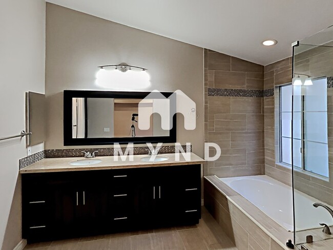 Building Photo - 5117 Renaissance Ave Unit C