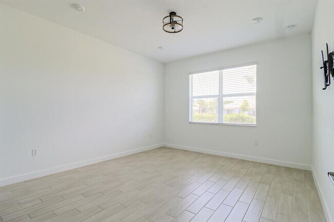 Building Photo - 14565 Three Ponds Trail