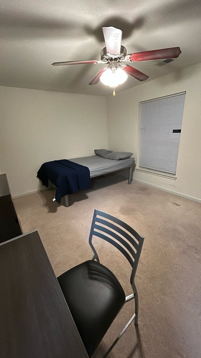 Building Photo - 1051 Southern Dr