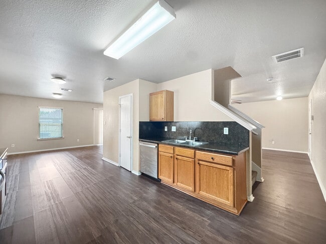 Building Photo - 8211 Heights Valley