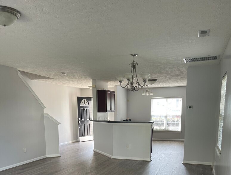 Building Photo - 5226 Malik Dr