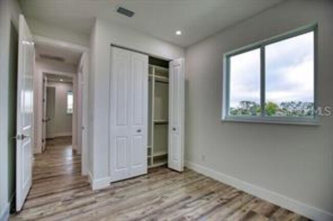 Building Photo - ANNUAL UNFURNISHED RENTAL located in Burnt...