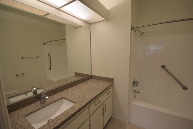 Building Photo - 11315 Moorpark St