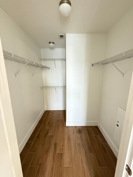 Building Photo - 2164 NE 167th St