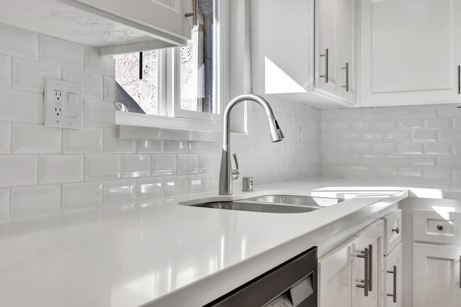 Building Photo - 1909 Harriman Ln