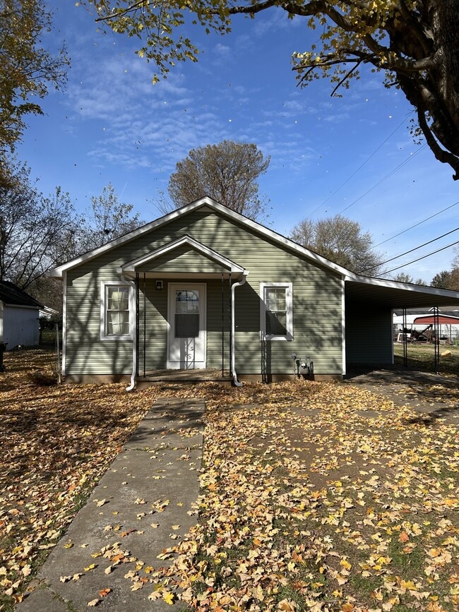 Building Photo - 103 E Parkview Dr