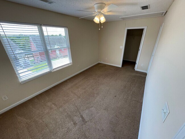 Building Photo - BRIDGEWATER HOME! PRE-LEASING FOR AUGUST 1 2026! 1/2 Off Deposit for a limited time!