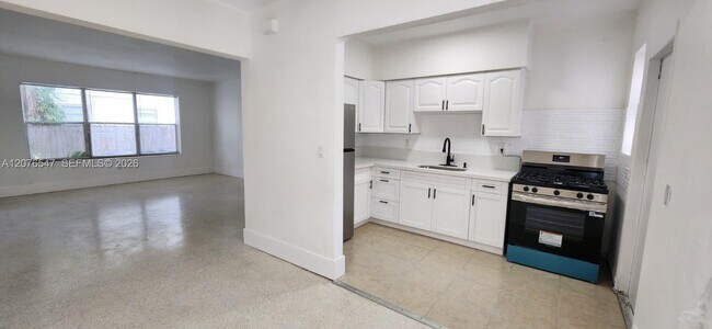 Building Photo - 736 83rd St