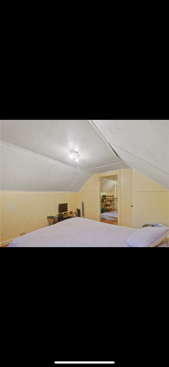 Building Photo - 51 Overhill Rd