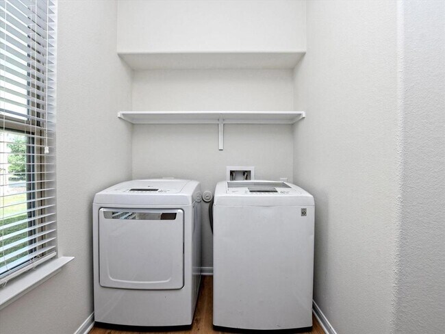 Building Photo - 316 Potters Peak Way