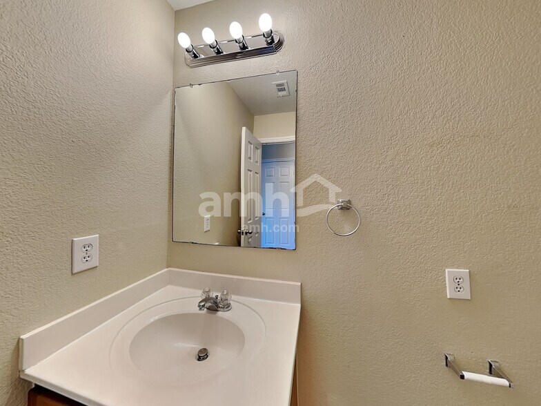 Building Photo - 12803 Salerno Way