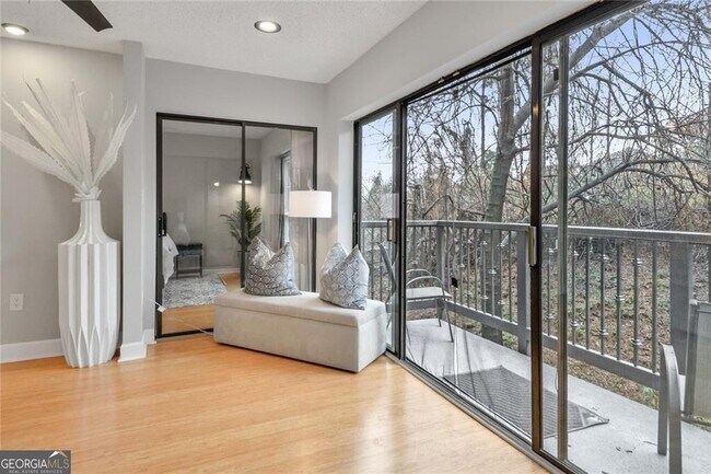 Building Photo - 1110 Pine Heights Dr NE