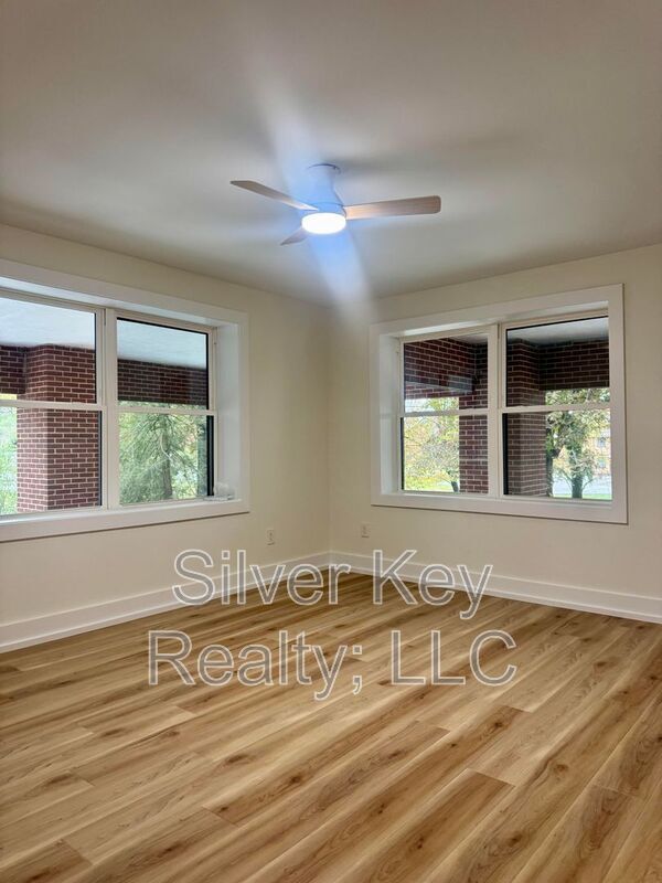 Building Photo - 2113 W Madison Ave