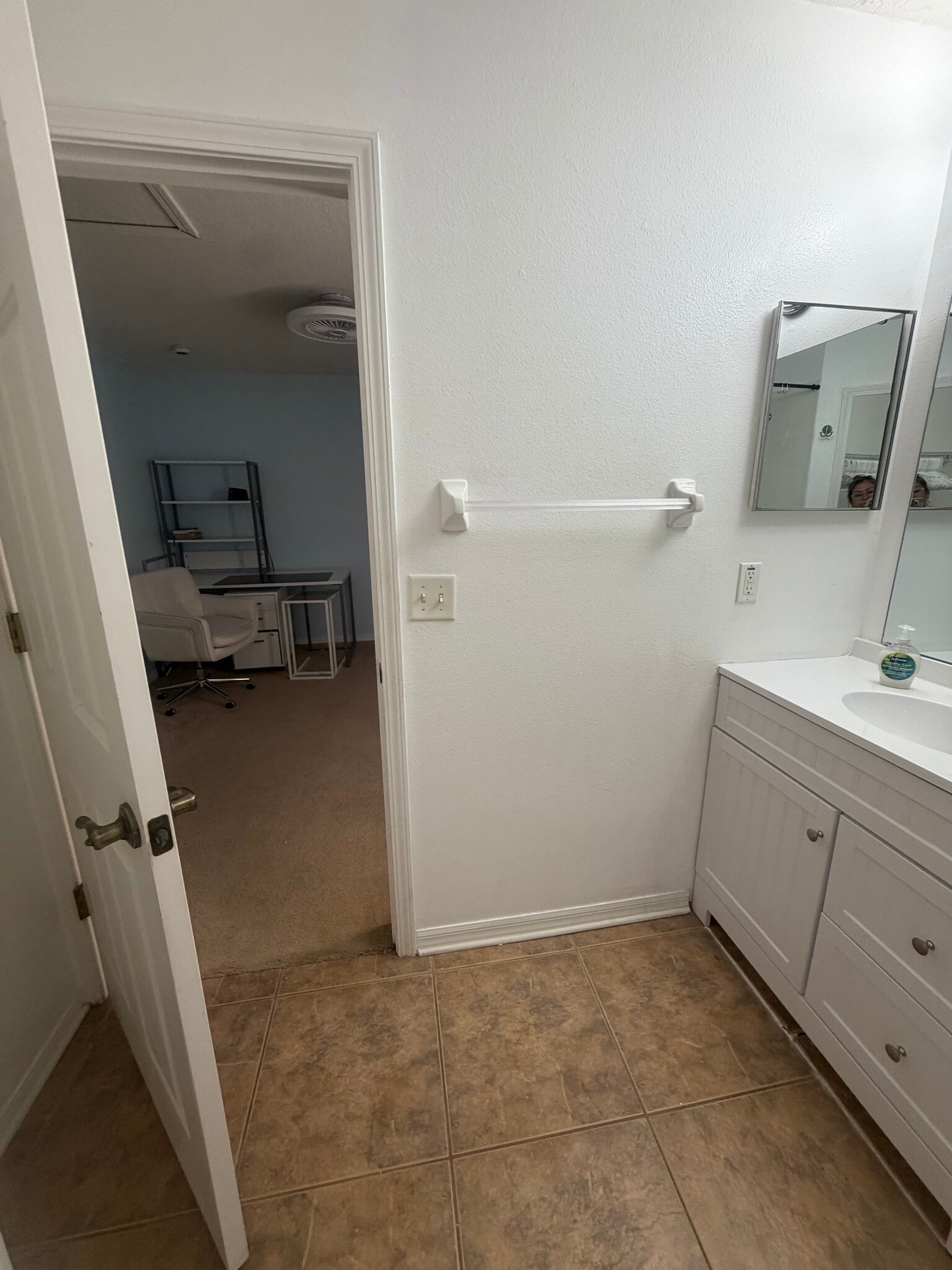 Building Photo - 16131 Loneoak View Dr