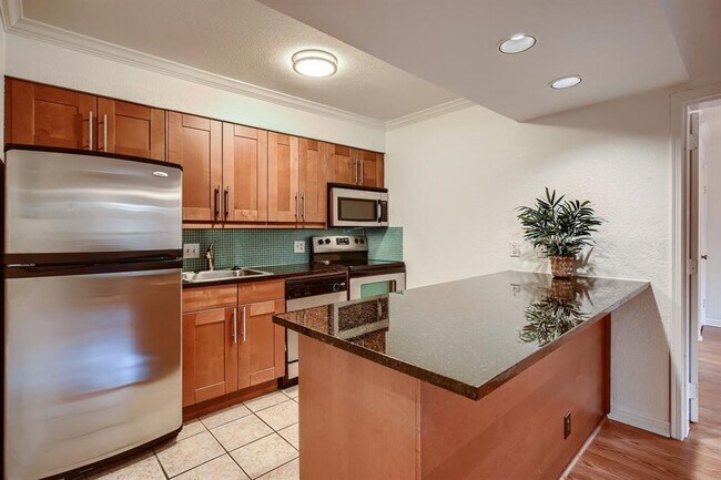 Building Photo - 7685 Northcross Dr