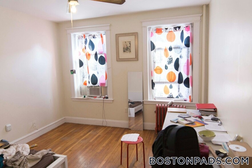 Building Photo - 56 Queensberry St