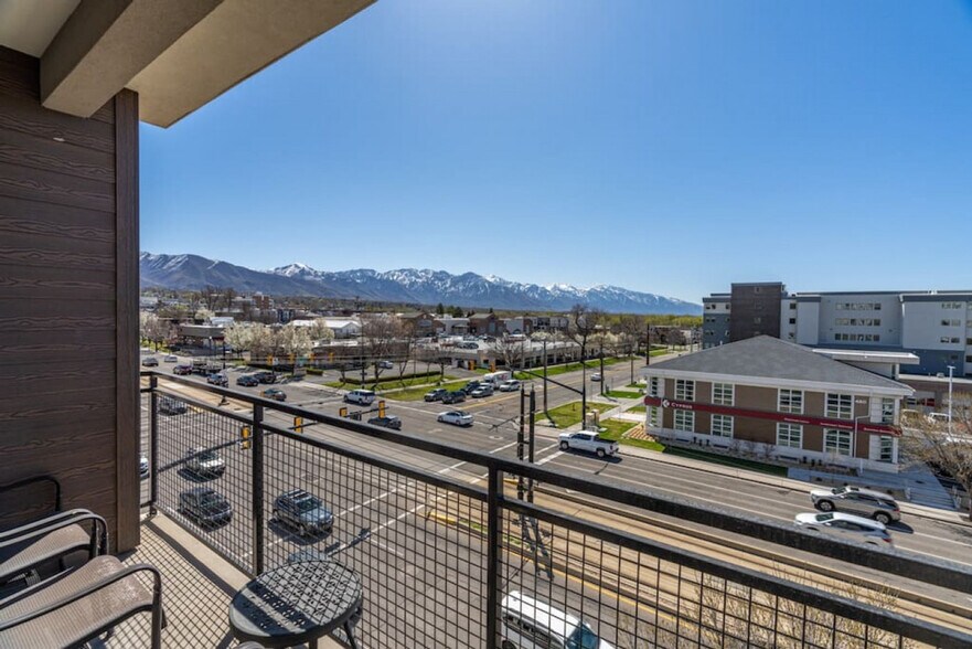 Building Photo - 489 E 400 S