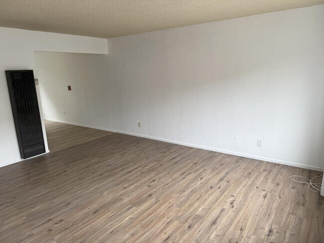 Building Photo - 2104 Carnegie Ln