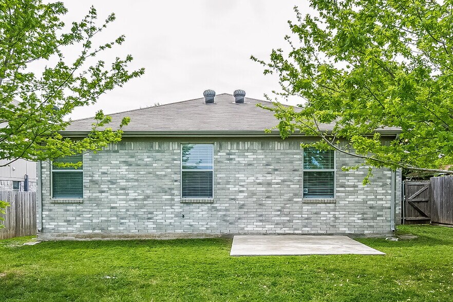 Building Photo - 6821 Prairie Hill Rd N