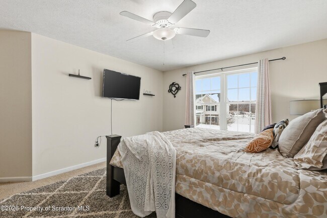 Building Photo - 124 Falcon Ln