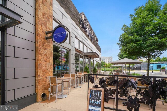 Building Photo - 930 Rose Ave