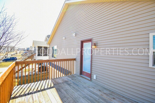 Building Photo - 1255 SE Waddell Way