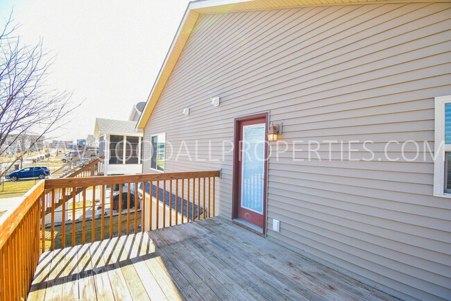 Building Photo - 4 Bedroom Detached Townhome in Waukee with Finished Basement