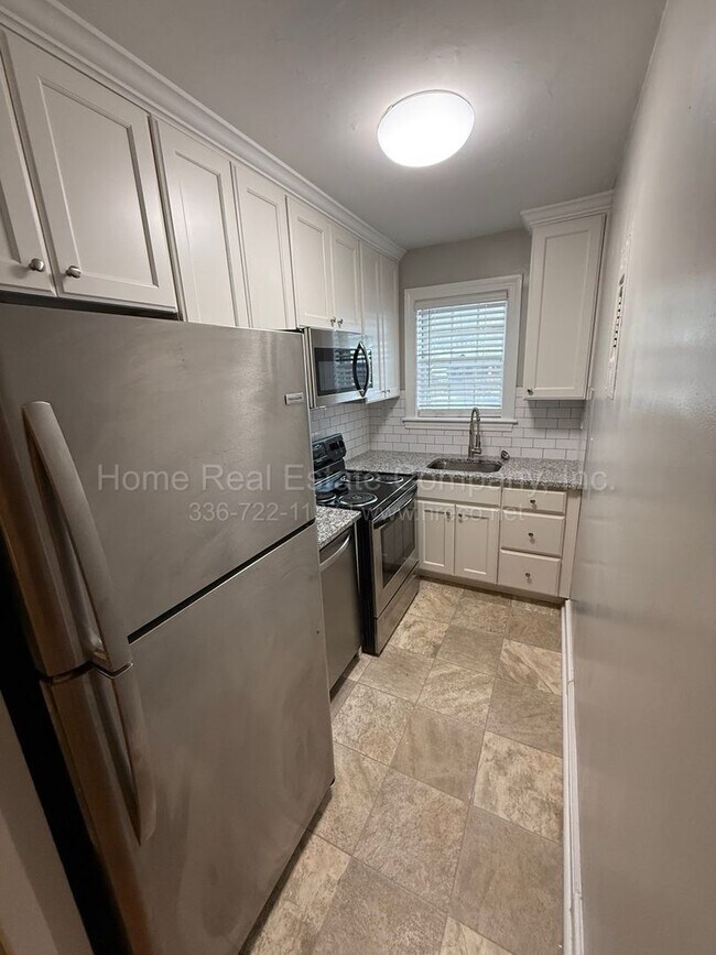 Building Photo - 807 W End Blvd