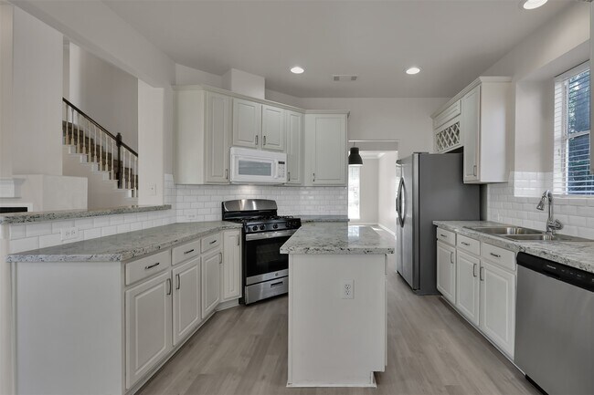 Building Photo - 22 Belcarra Pl