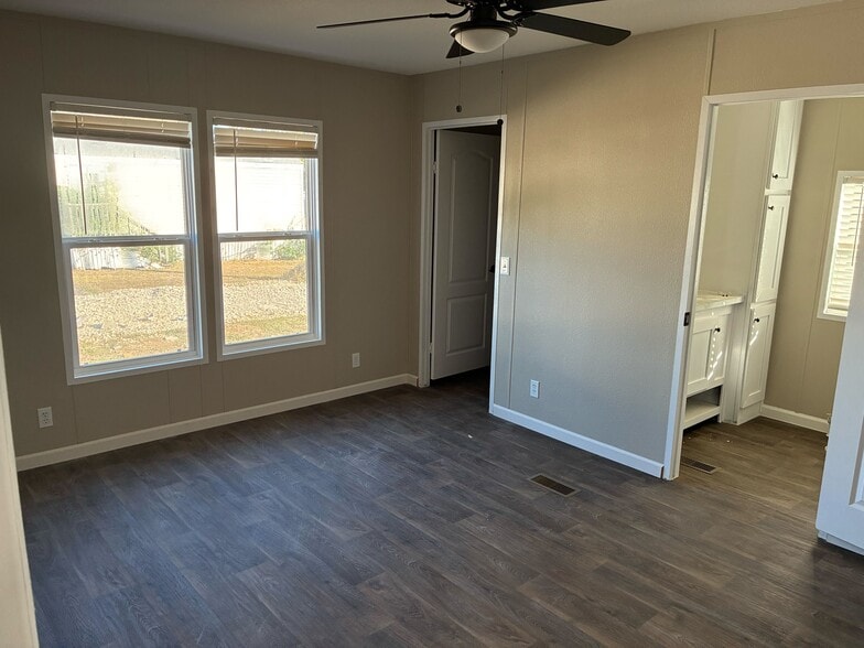 Building Photo - 750 Silent Valley Rd