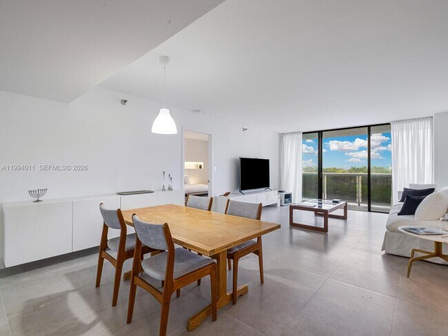 Building Photo - 20505 E Country Club Dr