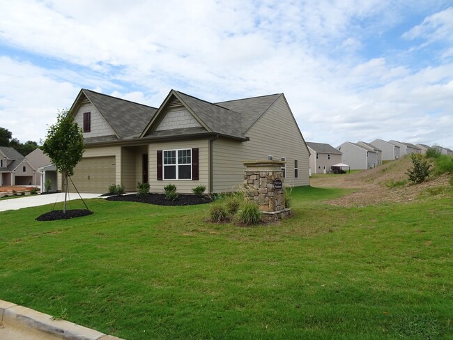 Building Photo - Quiet single-family home