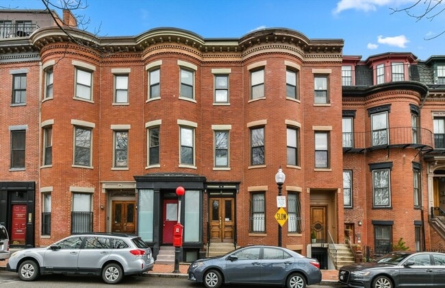 Building Photo - 219 W Newton St