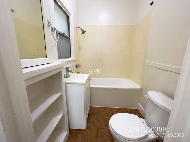 Building Photo - 2161 Clifford St