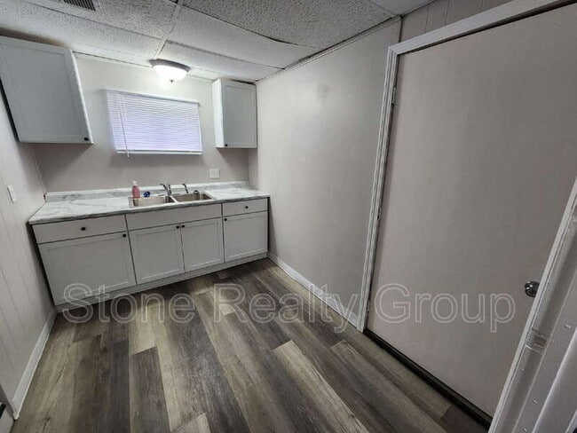 Building Photo - 801 Grant St