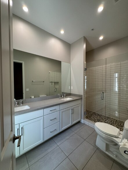 Building Photo - 4438 N 27th St