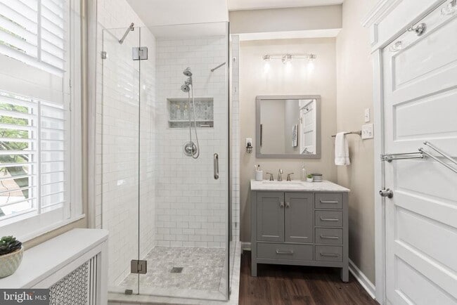 Building Photo - 858 S Front St