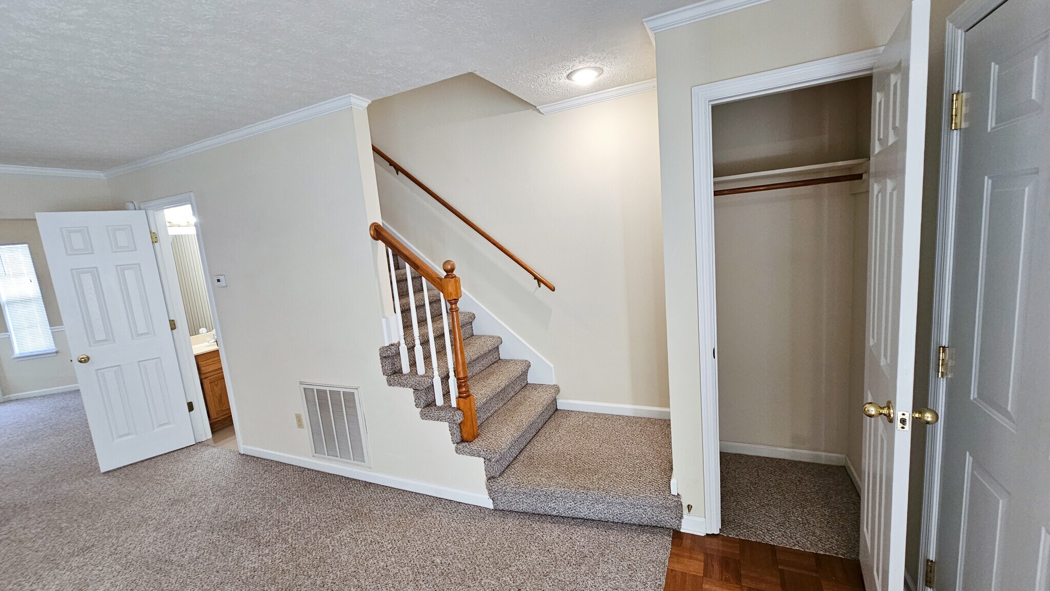 Building Photo - 140 Bright St