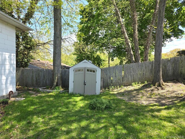 Building Photo - 16 Birch Dr