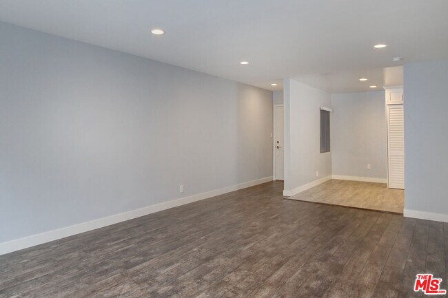 Building Photo - 1451 E Wilson Ave