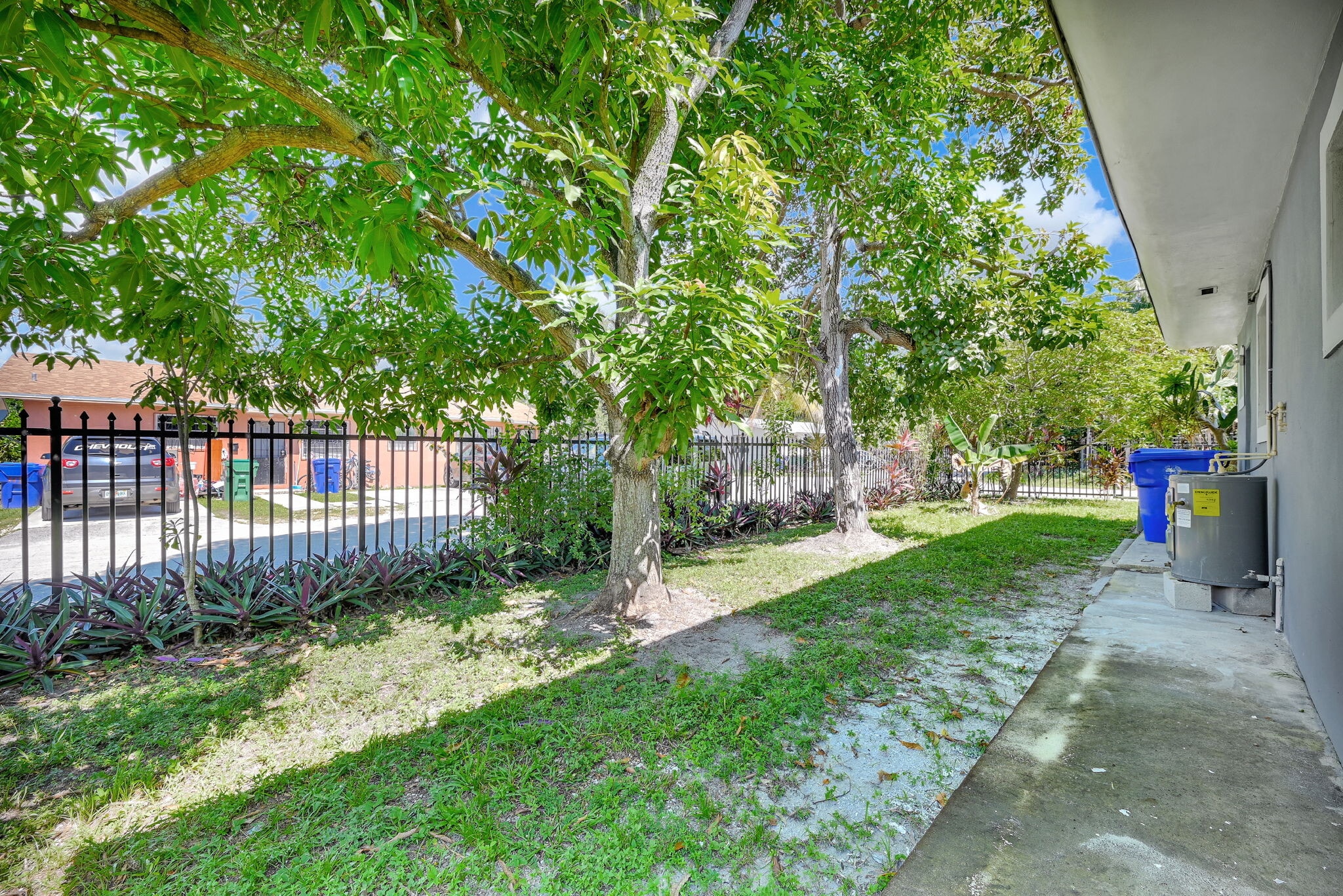 Building Photo - 6432 NE 1st Ct