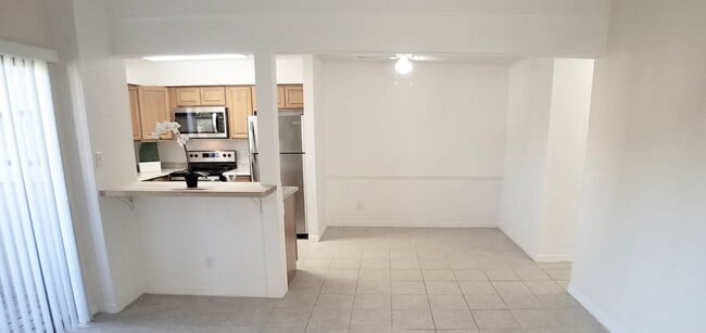 Building Photo - Beautiful Remodeled 1/1 Winter Park Condo ...