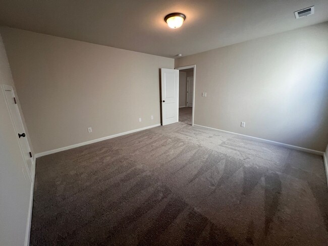 Building Photo - 828 Justify Lp