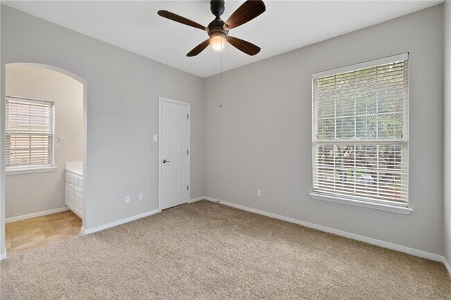 Building Photo - 3000 Welton Cliff Dr