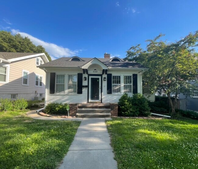 Primary Photo - 4549 Poppleton Ave
